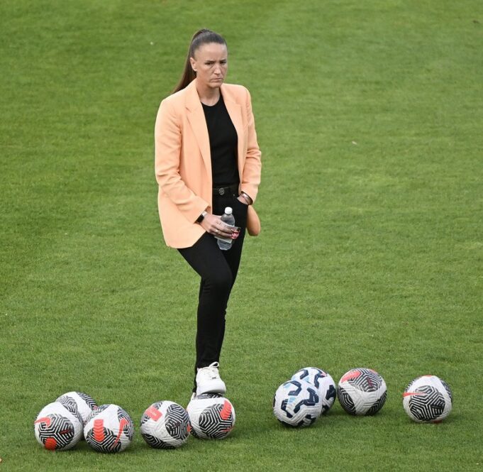 โค้ชสโตนี่ร่วมฉลอง Pride Match ทีมชาติแคนาดา