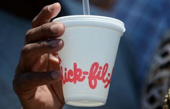 Reddit วิจารณ์ Chick-fil-A เปลี่ยนแก้วโฟมเป็นกระดาษ
