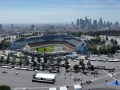 ICE ปะทะประท้วงที่สนาม Dodgers กลางลอสแอนเจลิส