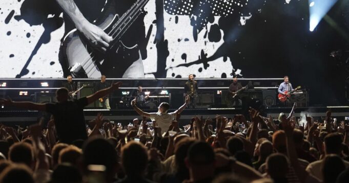 Oasis รีเทิร์น! ขึ้นเวทีร่วมกันครั้งแรกใน 16 ปี
