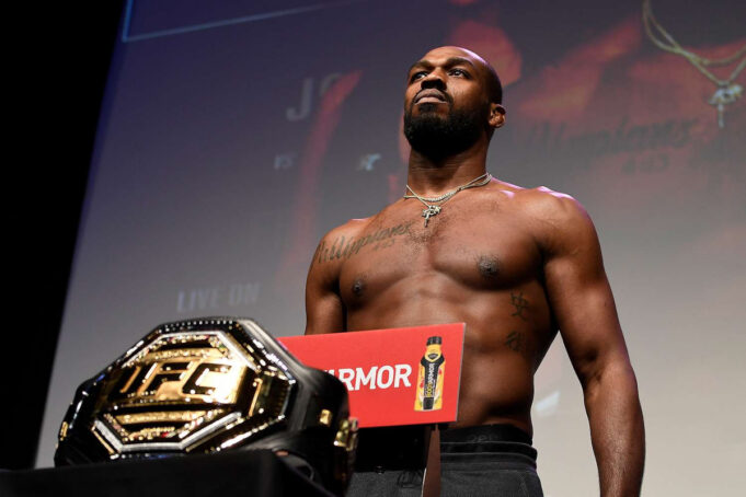 จอน โจนส์ vs อิสลาม มาคาเชฟ ใครคือเบอร์หนึ่ง MMA?