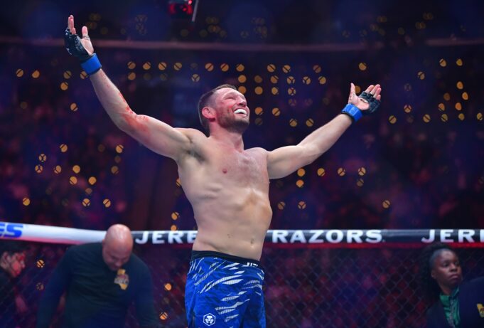 เดอ ริดเดอร์โชว์เหนือ! ซับมิชชันฮอลแลนด์ใน UFC 311