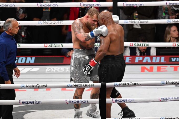 Jake Paul ชนะ Mike Tyson ในแมตช์ประวัติศาสตร์ Netflix