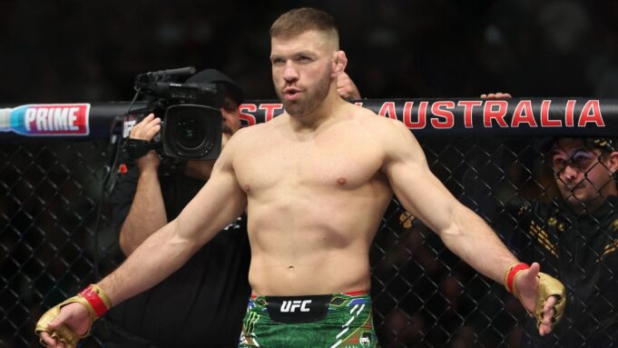 ดริคัส ดู เพลสซีส์ ป้องกันแชมป์ UFC 312 กับ สตริคแลนด์
