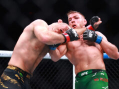 ดริคัส ดู เพลสซีส์ คว้าแชมป์ UFC 185 ปอนด์อย่างยิ่งใหญ่
