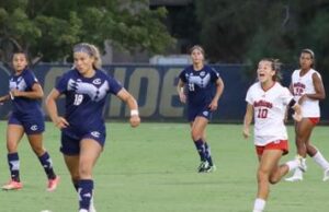 UC Davis หญิงเสมอ Fresno 1-1 ในเกมกลางคืนครั้งแรก