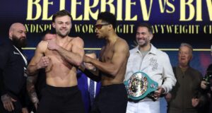 ชาเคอร์ ป้องกันแชมป์ WBC ไลท์เวท พบ พัดลีย์