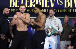 ชาเคอร์ ป้องกันแชมป์ WBC ไลท์เวท พบ พัดลีย์