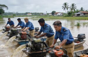 รัฐบาลเร่งแก้น้ำท่วมบางปะกง ระดมเรือและเครื่องผลักดันน้ำ 130 ลำ/เครื่อง พร้อมวางแผนระบายลงอ่าวไทย