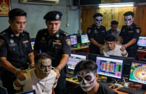 ตำรวจไซเบอร์บุกจับแอดมินเว็บพนัน VAR999 คาชายแดนสระแก้ว สารภาพรับจ้างเดือนละ 2 หมื่น โยงเครือข่าย Simbox แก๊งคอลเซ็นเตอร์ เจ้าหน้าที่ตรวจค้นเครือข่ายเว็บพนันชายแดน